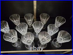 Service de 36 verres en cristal Saint-Louis modèle Guernesey signé