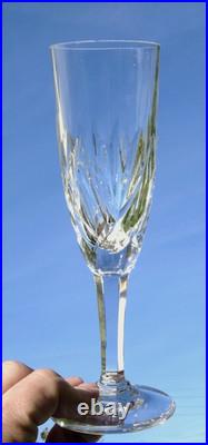 Service de 6 flûtes à champagne en cristal de Saint Louis modèle Monaco Signées