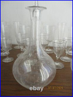 Service de verres en cristal gravés 19eme. Baccarat, Saint Louis 48 pièces