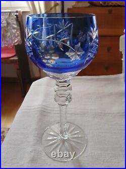 Six verres à pieds de coulleur bleu en cristal taillé St Louis avant 1930
