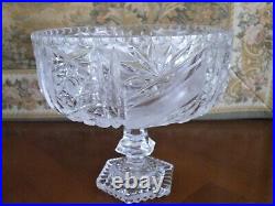 St Louis ou Baccarat Grande Coupe sur pied cristal Taillé 22 x Ht. 20 cm St Louis ou Baccarat Grande Coupe sur pied cristal Taillé 22 x Ht. 20 cm