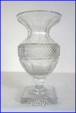 Vase cristal taillé forme Médicis Saint Louis début XXème Vase cristal taillé forme Médicis Saint Louis début XXème