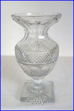 Vase cristal taillé forme Médicis Saint Louis début XXème Vase cristal taillé forme Médicis Saint Louis début XXème