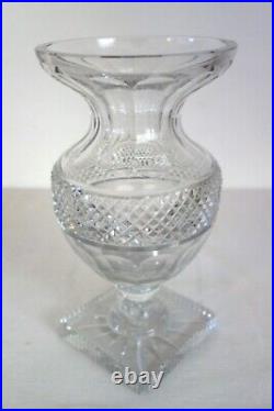 Vase cristal taillé forme Médicis Saint Louis début XXème Vase cristal taillé forme Médicis Saint Louis début XXème