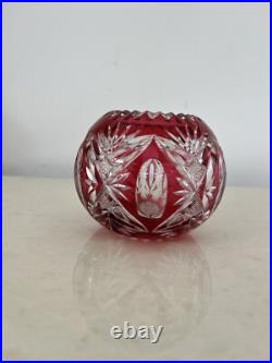 Vase rouge boule en cristal de Saint Louis modèle1