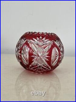 Vase rouge boule en cristal de Saint Louis modèle1