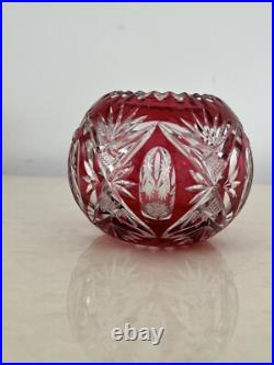 Vase rouge boule en cristal de Saint Louis modèle1