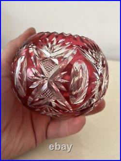 Vase rouge boule en cristal de Saint Louis modèle1