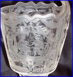 Vase verre taillé et gravé à décor mythologique. Baccarat/Saint Louis/Bohème