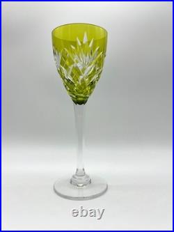 Verre Roemer en cristal jaune Saint Louis modèle Chantilly signé 23 cm