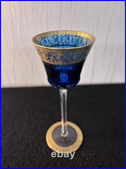 Verre à vin modèle Thistle bleu en cristal de Saint Louis mod1