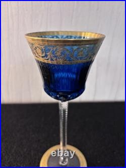 Verre à vin modèle Thistle bleu en cristal de Saint Louis mod1