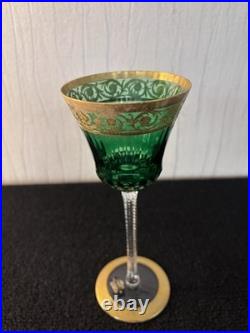 Verre à vin modèle Thistle vert en cristal de Saint Louis mod1