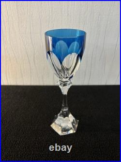 Verre bleu turquoise foncé modèle Chambord cristal de Saint Louis Verre bleu turquoise foncé modèle Chambord cristal de Saint Louis