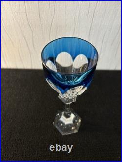Verre bleu turquoise foncé modèle Chambord cristal de Saint Louis Verre bleu turquoise foncé modèle Chambord cristal de Saint Louis