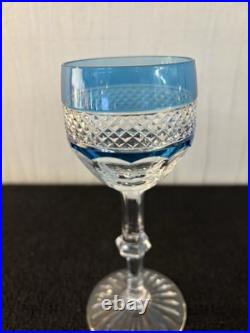 Verre roemer bleu clair modèle Trianon en cristal de Saint Louis Verre roemer bleu clair modèle Trianon en cristal de Saint Louis