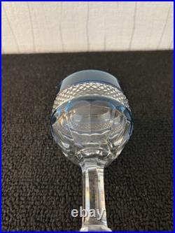Verre roemer bleu clair modèle Trianon en cristal de Saint Louis Verre roemer bleu clair modèle Trianon en cristal de Saint Louis