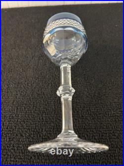 Verre roemer bleu clair modèle Trianon en cristal de Saint Louis Verre roemer bleu clair modèle Trianon en cristal de Saint Louis
