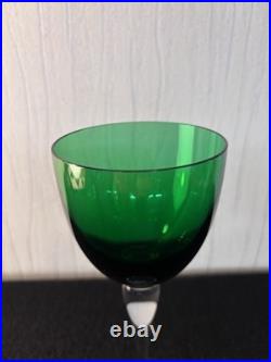 Verres à vin modèle Amadeus vert foncé cristal de Saint Louis