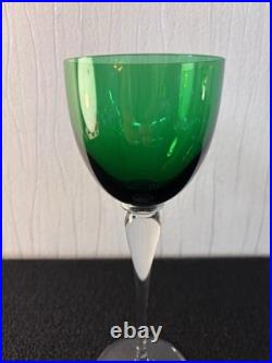 Verres à vin modèle Amadeus vert foncé cristal de Saint Louis