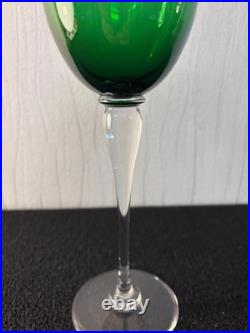 Verres à vin modèle Amadeus vert foncé cristal de Saint Louis