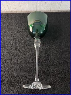 Verres à vin modèle Amadeus vert foncé cristal de Saint Louis